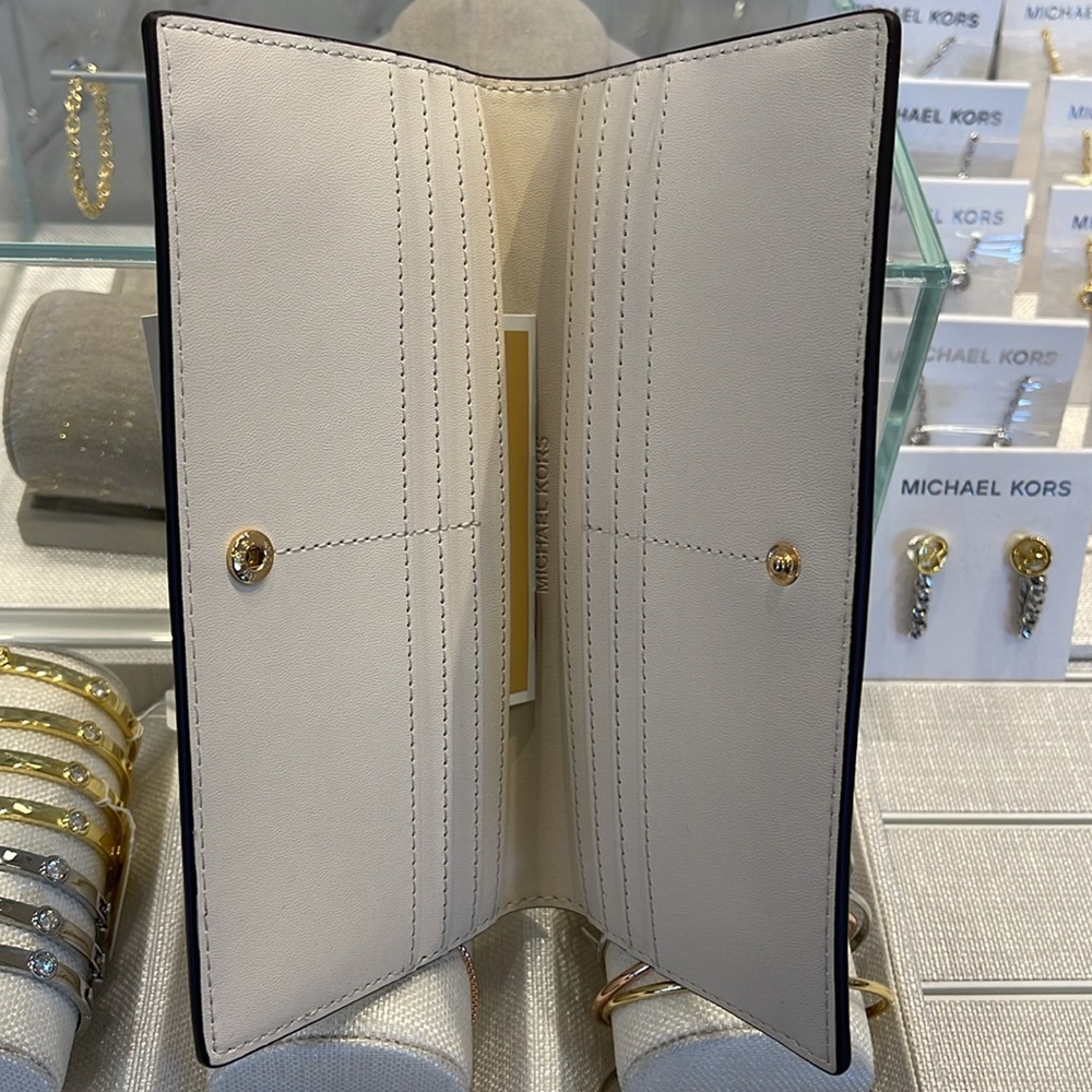 Michael Kors Reed Large Bifold Pebbled Leather Snap Wallet Card Case 
Lt Cream - Picture 10 of 16